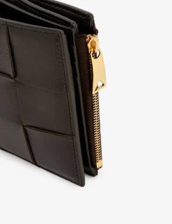 Bottega Veneta Intrecciato Small Leather Bifold Wallet -Glam Pouch Store R04135564 FONDANTGOLD ALT01